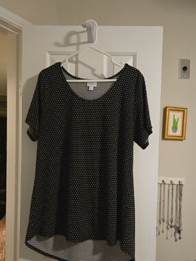 LuLaRoe Black Polka Dot Classic tee Scoop Neck Top